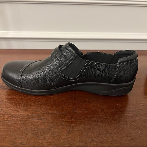 Clarks Collection Women’s Cheyn Madi Black Leather Slip-On Like new condition - Picture 4 of 14